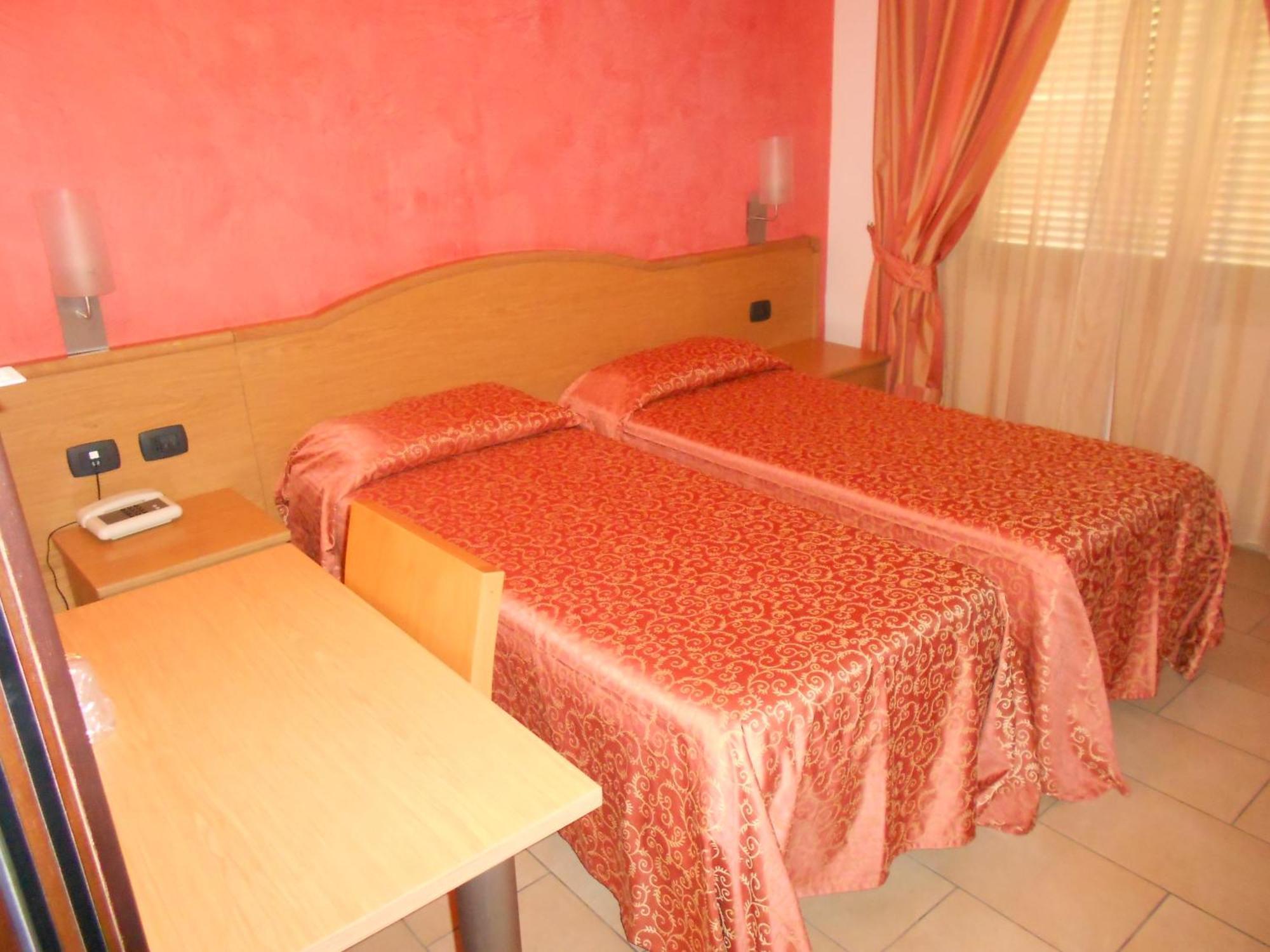 Hotel Tenda Rossa Marina Di Carrara Eksteriør billede