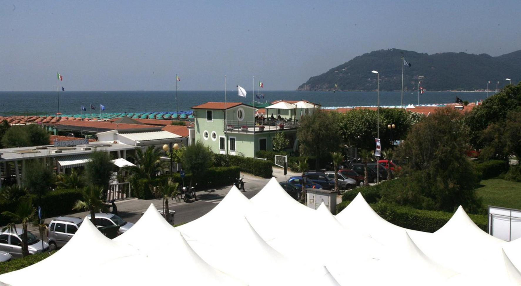 Hotel Tenda Rossa Marina Di Carrara Eksteriør billede
