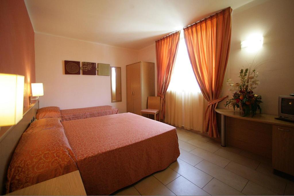 Hotel Tenda Rossa Marina Di Carrara Værelse billede