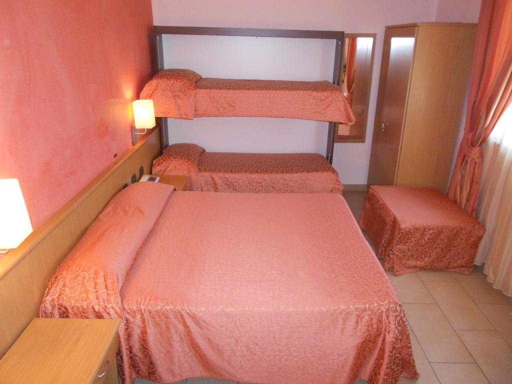 Hotel Tenda Rossa Marina Di Carrara Værelse billede