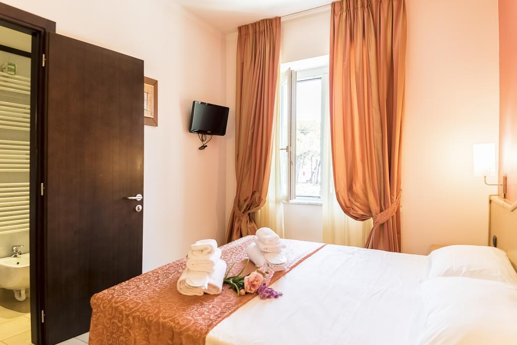 Hotel Tenda Rossa Marina Di Carrara Eksteriør billede